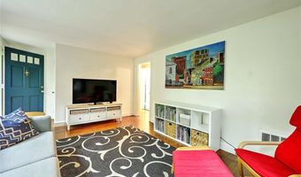 9 Roberta Dr, Barrington, RI 02806