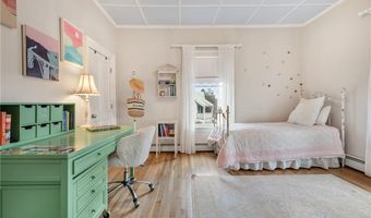 287 Gibbs Ave, Newport, RI 02840