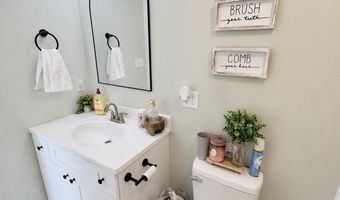 1018 N Sherman Dr, Blue Springs, MS 38828