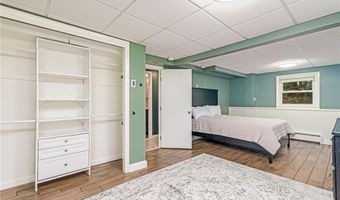 46 Stone Gate Dr, North Kingstown, RI 02852