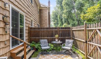232 Point Of Woods Dr, Albany, NY 12203