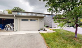 718 Peninsula Ct, Ann Arbor, MI 48105
