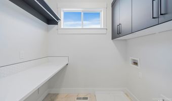 18 Ogden St, Cascade, ID 83611