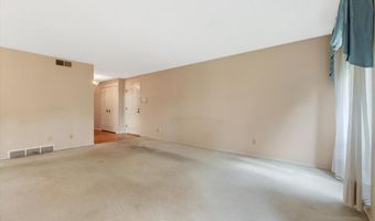 910 Claytonbrook Dr 1, Ballwin, MO 63011