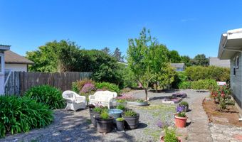 311 MAPLE St, Brookings, OR 97415