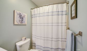 7673 Woodmere Dr 27, Athens, OH 45701