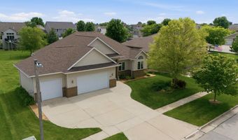 2402 Suncrest Dr, Ames, IA 50014