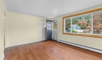 109 W Shore Dr, Coventry, RI 02816
