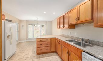 8 Kaylor Dr, Arden, NC 28704