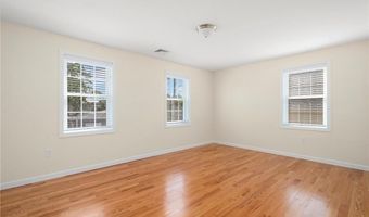 18 Cross St, East Providence, RI 02914