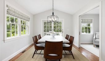10 Linden Gate Ln, Newport, RI 02840