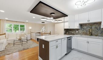 445 Lincoln Dr, Cheshire, CT 06410