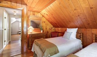 1 Joann Dr, Barrington, RI 02806