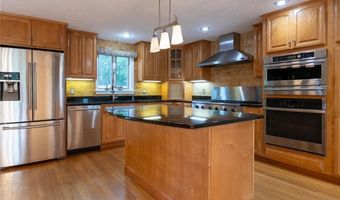 91 Inez St, Narragansett, RI 02882
