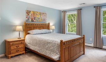 91 Woodridge Dr, North Kingstown, RI 02874