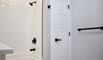 2302 SW I St 204, Bentonville, AR 72712