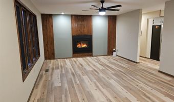 806 E Springfield St, Aurora, MO 65605