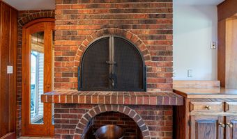 975 Wolf Hill Rd, Cheshire, CT 06410