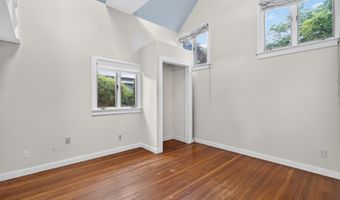 207 Pawson Rd, Branford, CT 06405