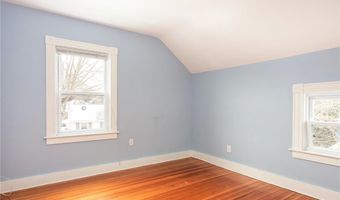5 Cummings Rd, Newport, RI 02840