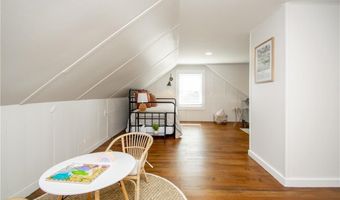 17 Rosedale Ct, Middletown, RI 02842