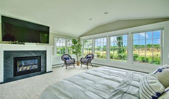33 Meadowbrook Dr, Barrington, RI 02806