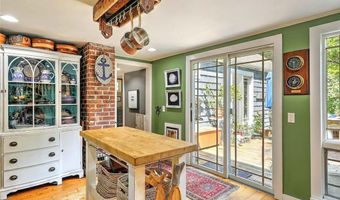44 Washington Rd, Barrington, RI 02806