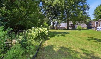 44 Desmarais St, Cumberland, RI 02864