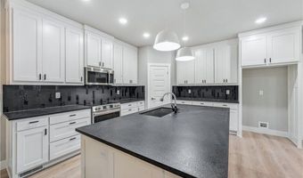6 Duart Ln, Bella Vista, AR 72715