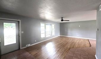 624 Navajoe Rd, Altus, OK 73521