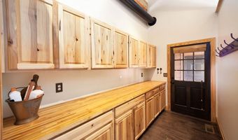 685 River Oaks Dr, Big Sandy, TN 38221