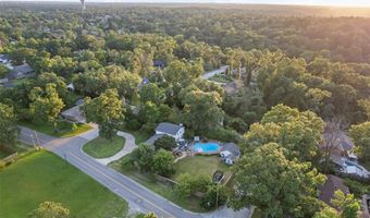 702 Dewoody Dr, Bentonville, AR 72712