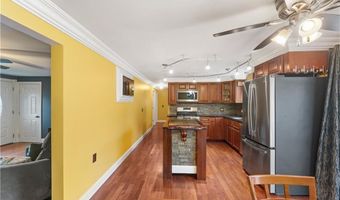 64 Deerfield Dr, Warwick, RI 02886
