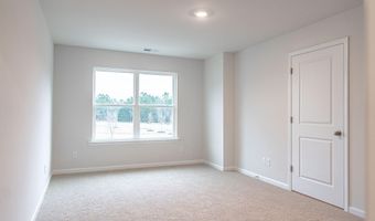 205 Maddox Dr, Aberdeen, NC 28315