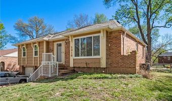 2916 NW Chelsea Pl, Blue Springs, MO 64015