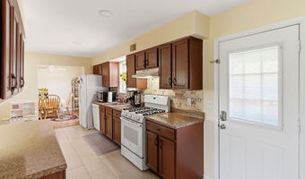 16 Cherry St, Beachwood, NJ 08722
