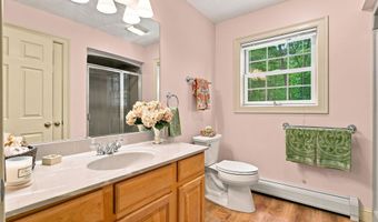 40 Lakewood Dr, Alton, NH 03810