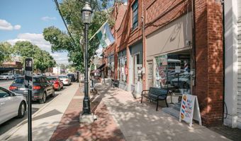 1011 Heimat Haus Dr, Grove City, OH 43123