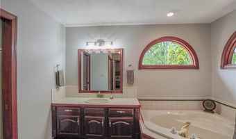2641 Topflite Dr, Akron, OH 44312