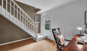 8 Lakeview Rd, Brookfield, CT 06804