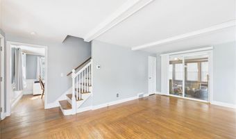 85 Pilgrim Dr, Warwick, RI 02888