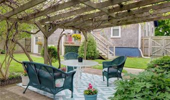 25 Renfrew Ave, Middletown, RI 02842