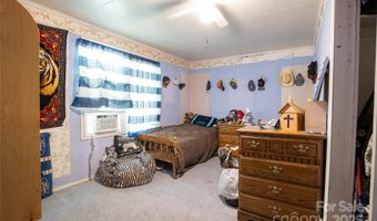 1424 Bear Creek Rd, Bakersville, NC 28705