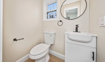 90 Battle St, Bristol, CT 06010