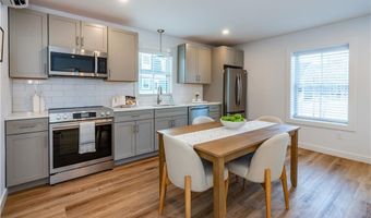 32 Exchange St 103, East Greenwich, RI 02818