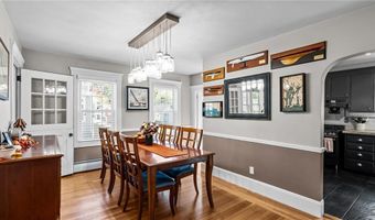 50 Charles St, Bristol, RI 02809