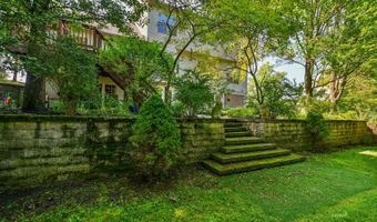 5 Warwick Ln, Athens, OH 45701