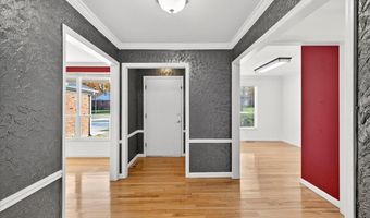 501 Nottingham Dr, Ballwin, MO 63011