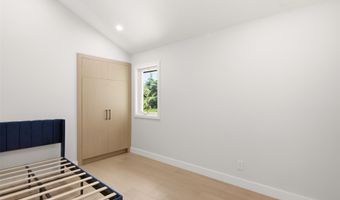 109 Nassau Dr, Albertson, NY 11507