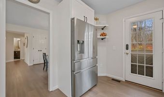 7 Silversmith Dr, Danbury, CT 06811